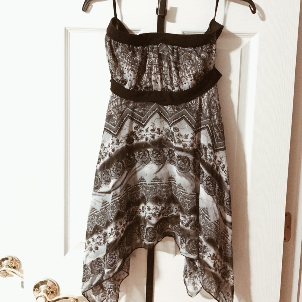 Ice Vanilla Flowy Strapless Top